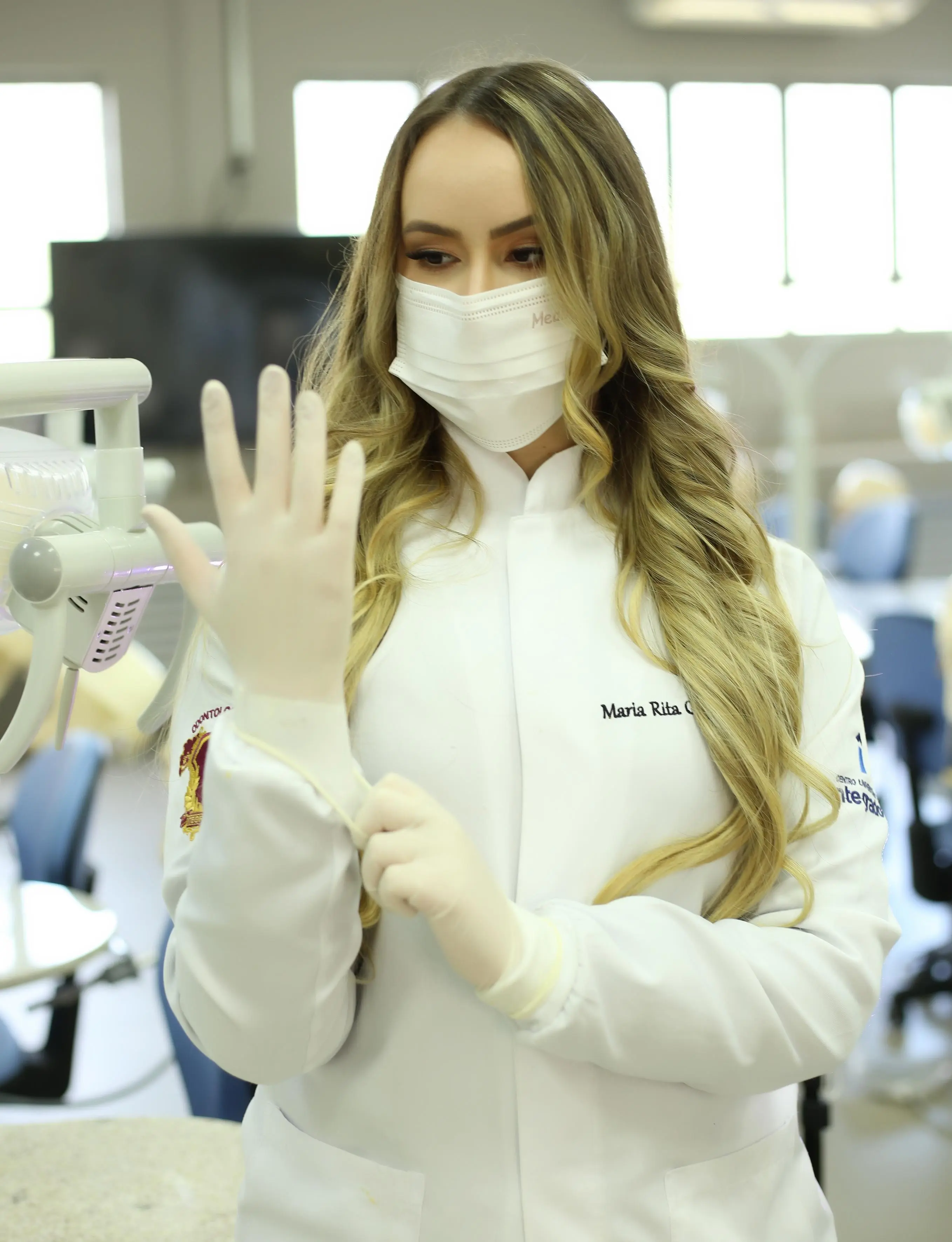 Dra. Maria Rita Gasparello em seu consultório